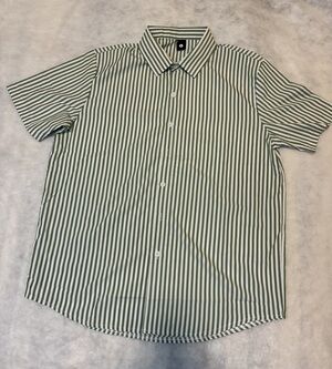 Men’s short-sleeve button-down shirt green and white vertical stripe Size L